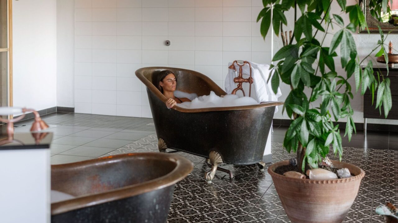 b8cf2939cdd6192ba7bd7983b9840388